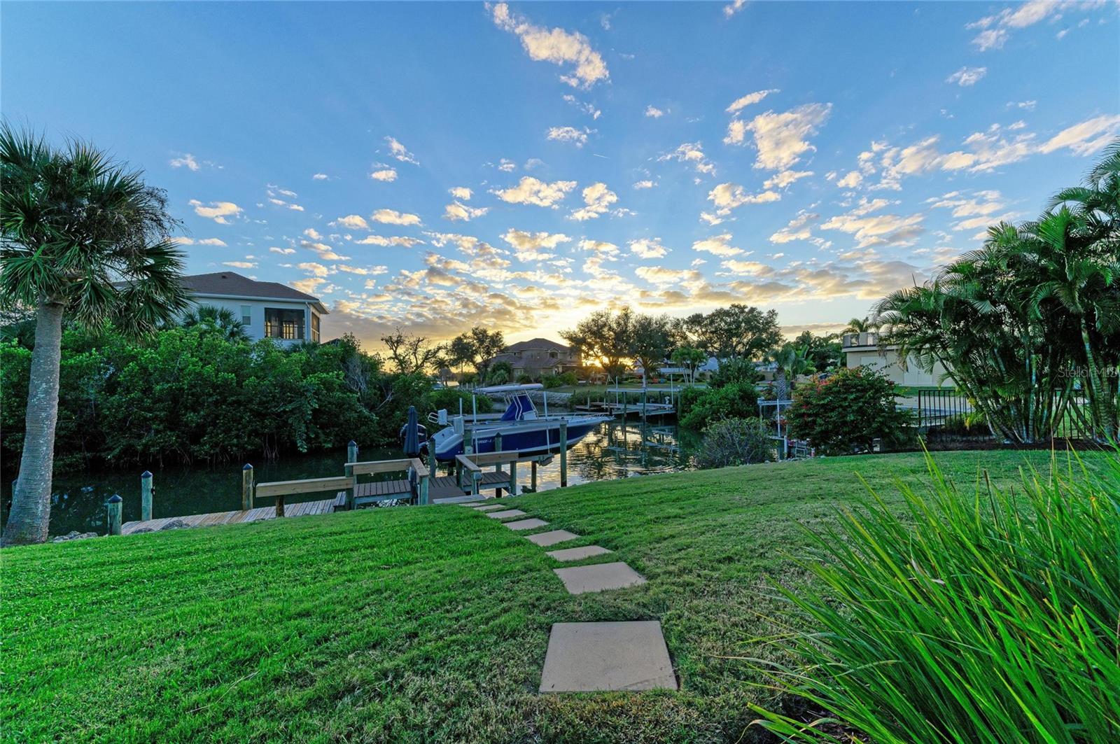 SORRENTO SHORES - Residential