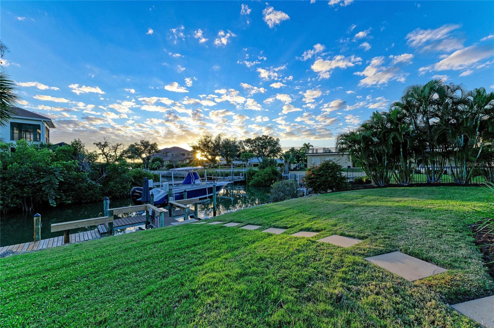 SORRENTO SHORES - Residential