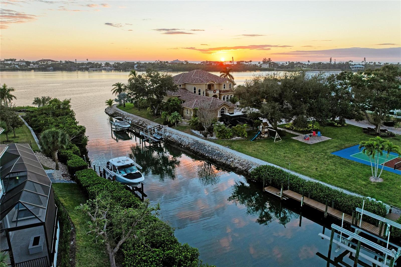 SORRENTO SHORES - Residential