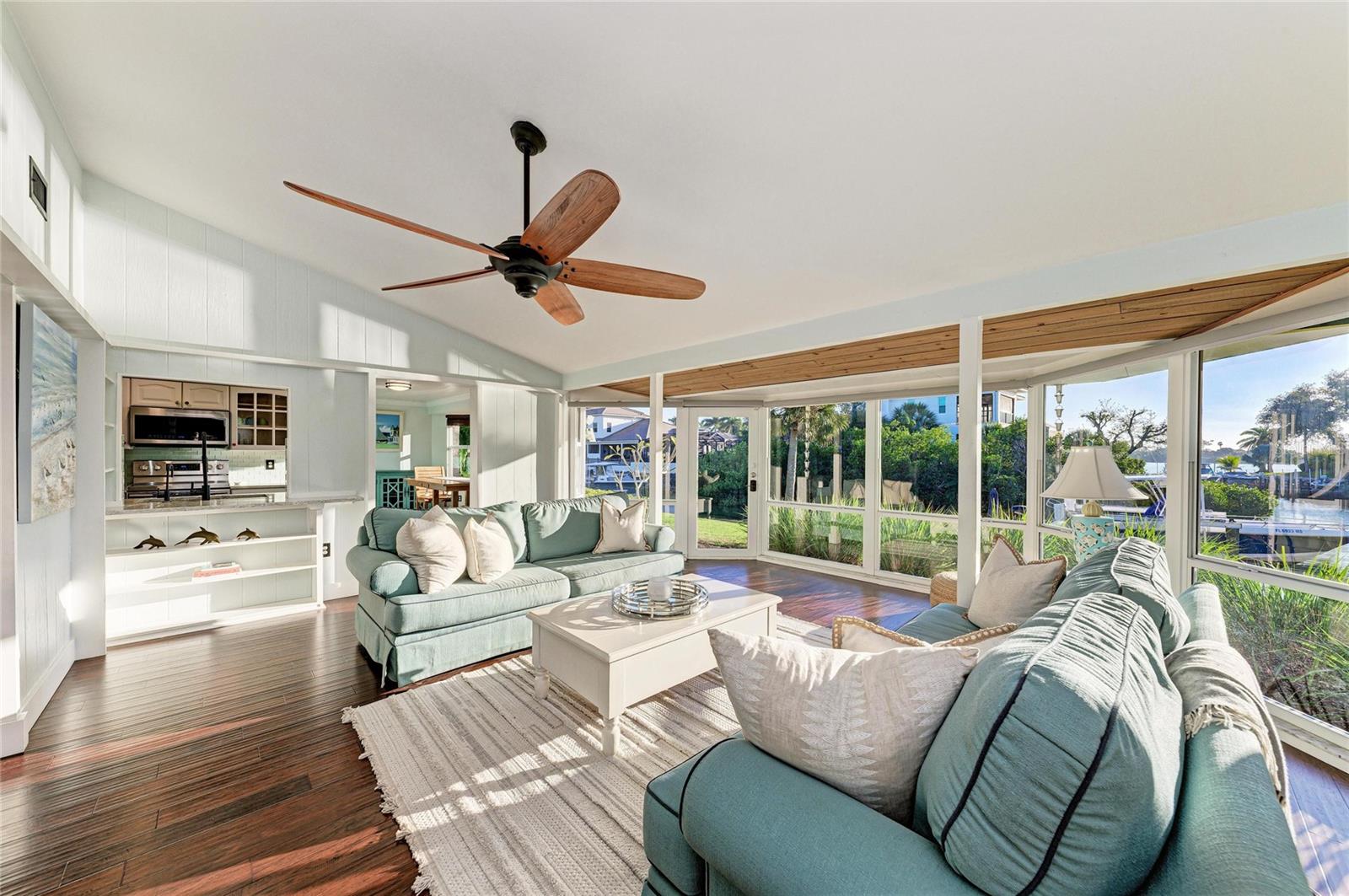 SORRENTO SHORES - Residential