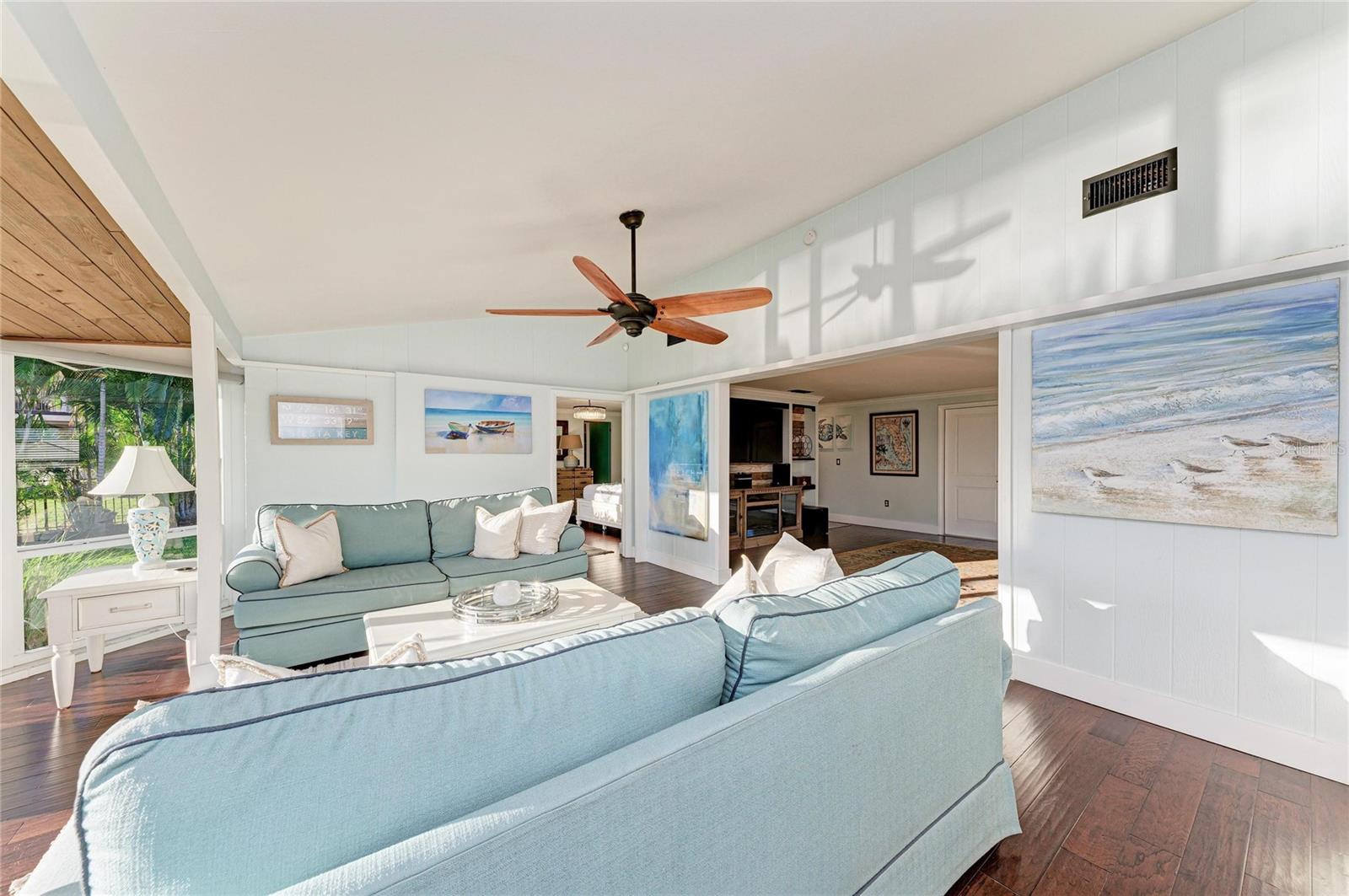 SORRENTO SHORES - Residential