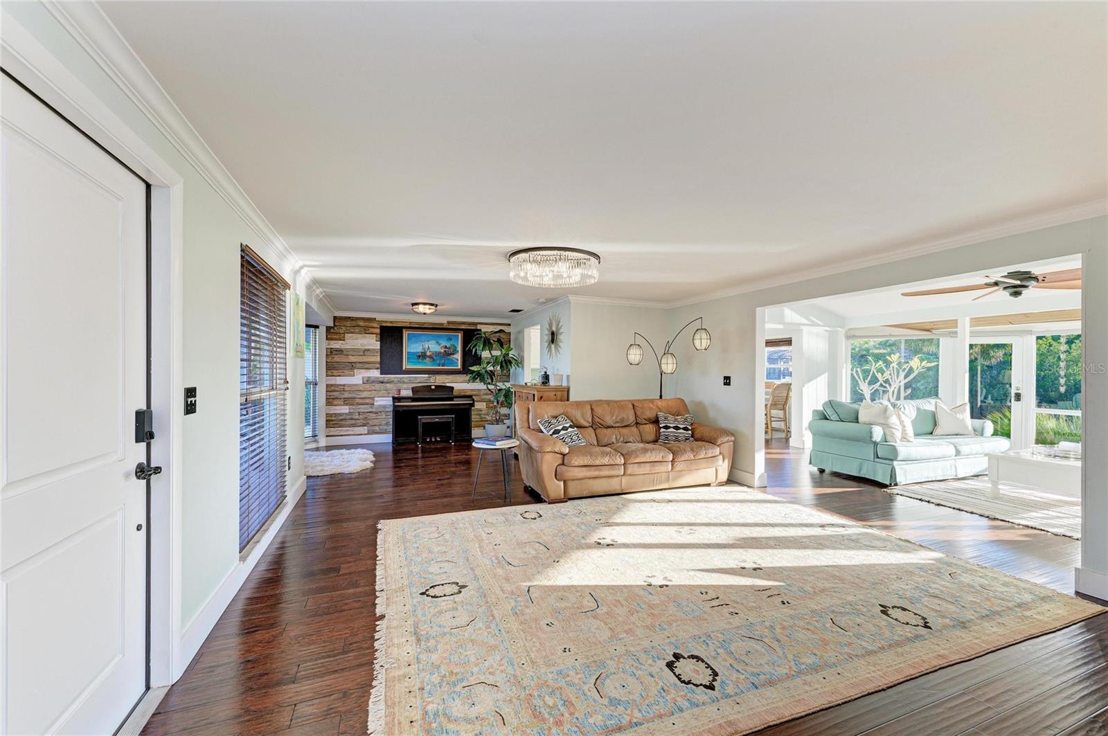 SORRENTO SHORES - Residential