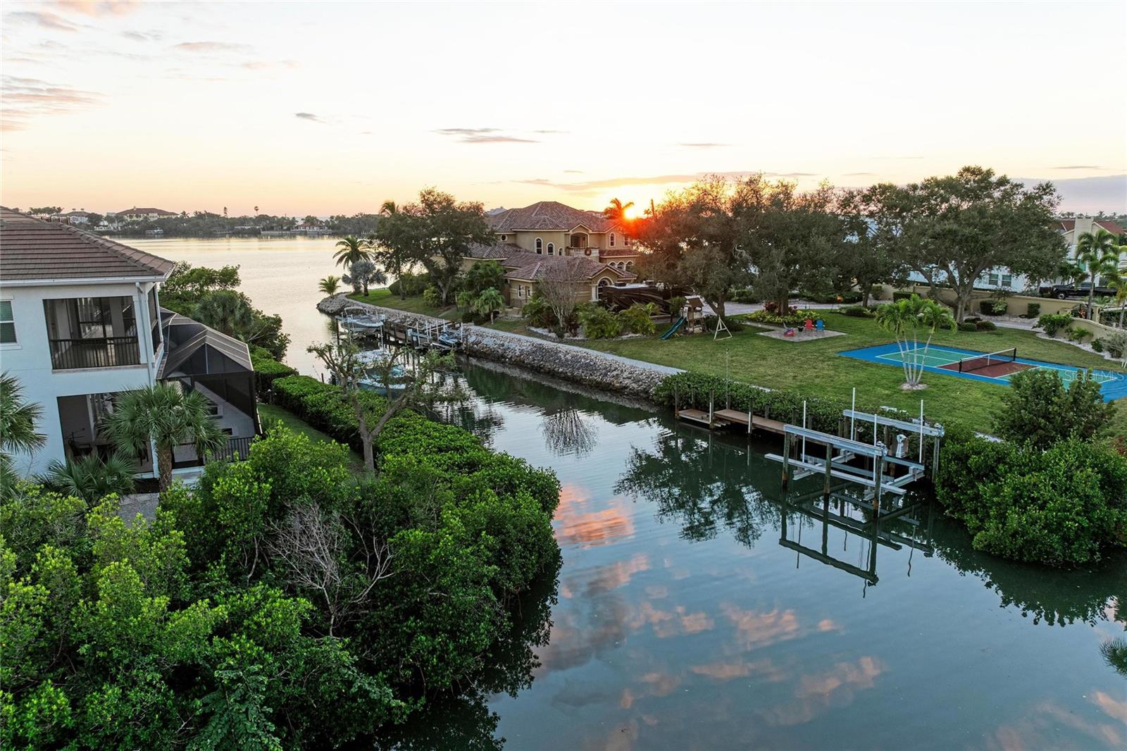 SORRENTO SHORES - Residential