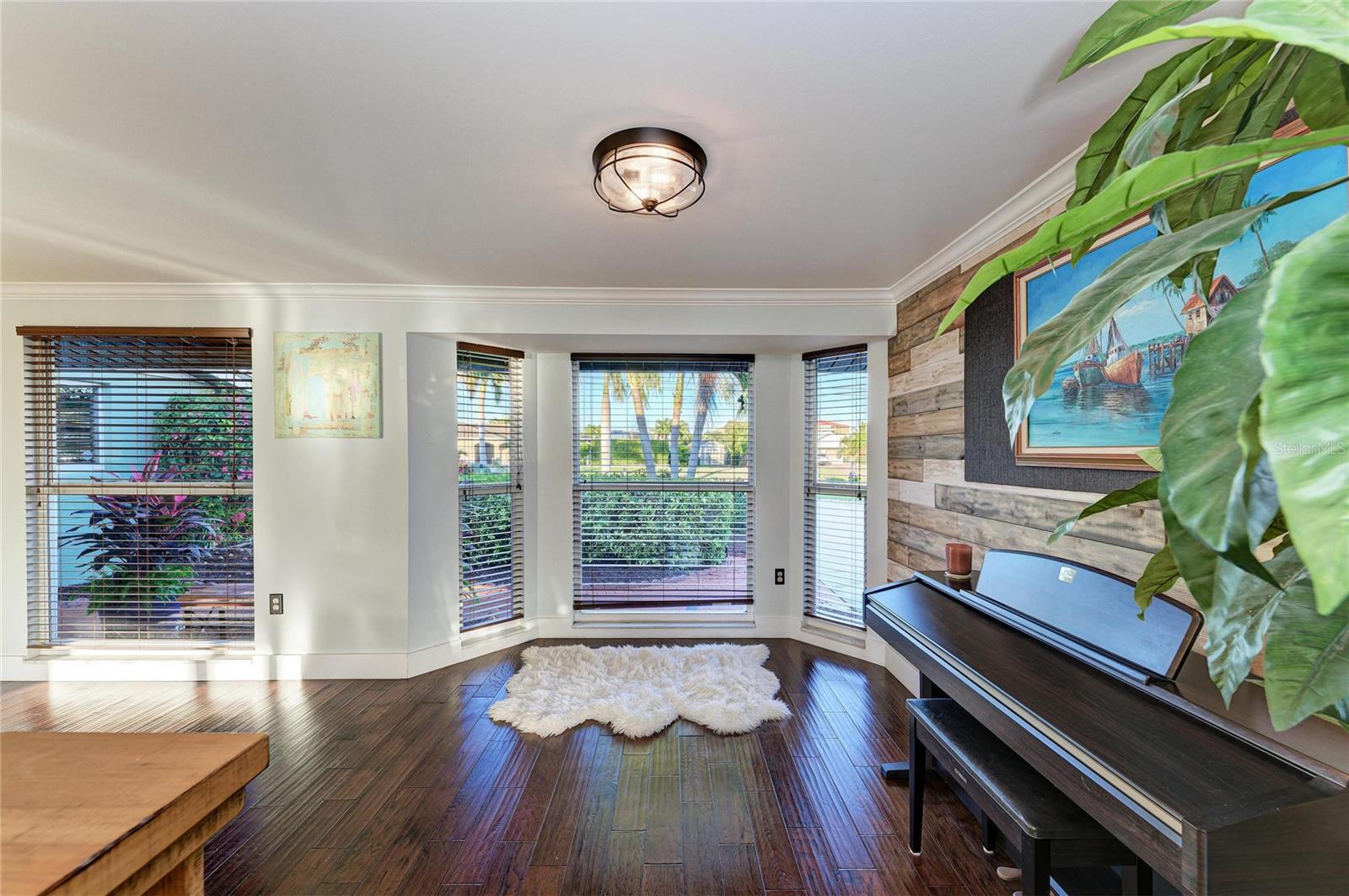 SORRENTO SHORES - Residential