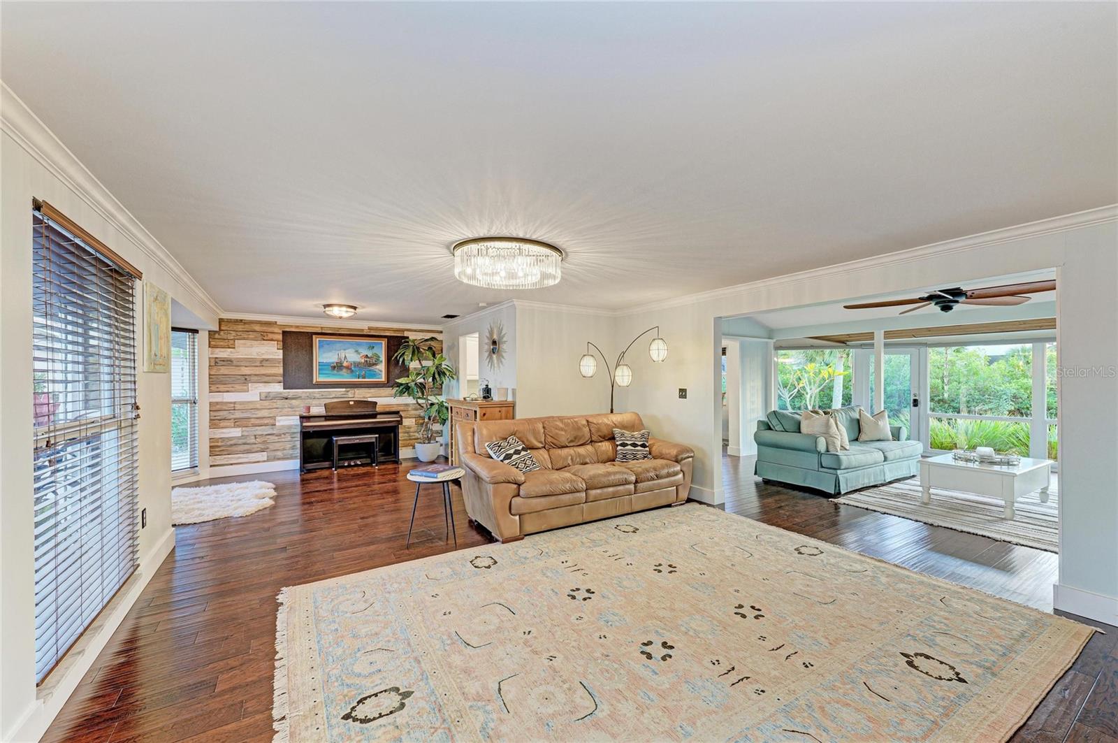 SORRENTO SHORES - Residential