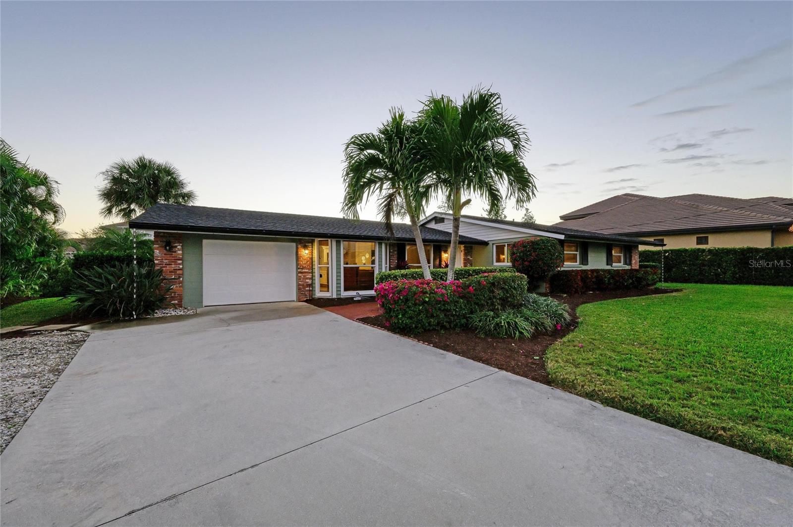 SORRENTO SHORES - Residential