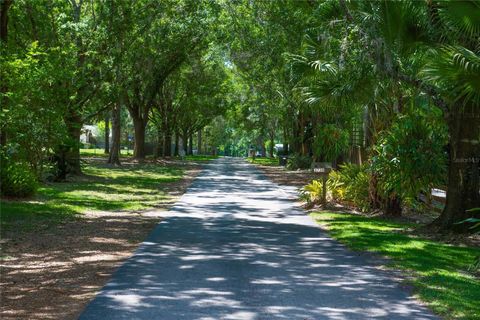 A home in LAKELAND