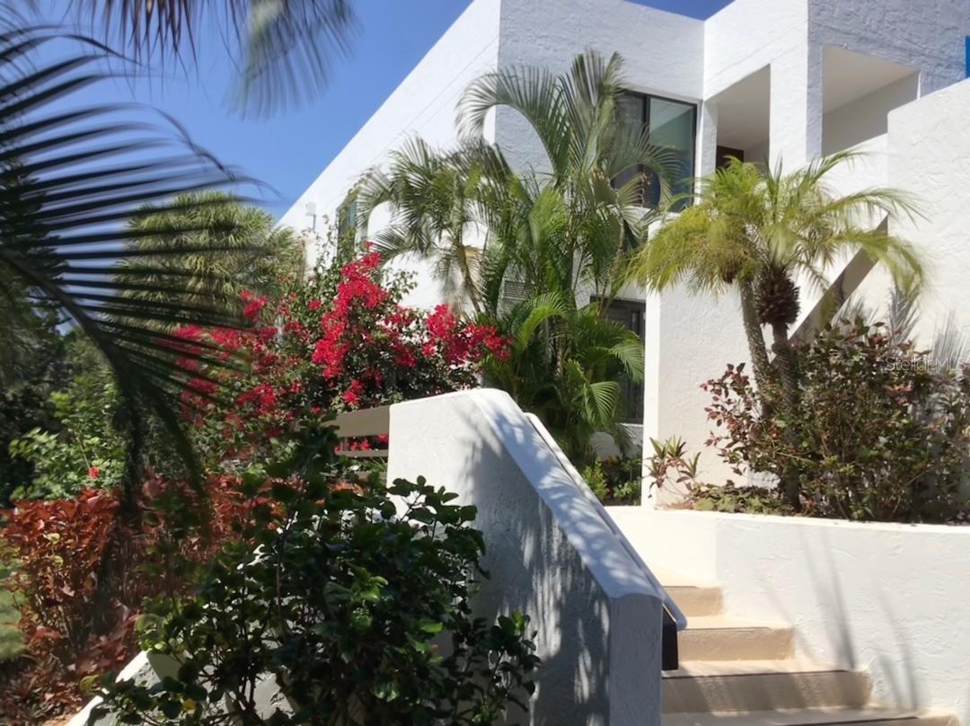 AVAILABLE APRIL 1ST 2025. 6 MONTH STAY $5000 PER MONTH - NO TAX/ PRIME SEASONAL RATES: Jan 1st to April 30th @ $8,500 per month plus 13% sales tax. For shorter off season stay - 3 month minimum - rental rate is $5,000 plus tax. Property may also be rented annually at $5,000 per month - no tax, includes all electricity, shorter terms $75.00 for electric. ***** 1,200 ft. of private beach (with chaises and umbrellas). Covered private parking. Pets Considered. Enjoy a wonderful relaxing vacation at the Bayport Beach & Tennis Club on Longboat Key. This finely appointed 2-bedroom 2 bath condo located in a truly tropical setting with a bounty of amenities that include 4 Har-tru Tennis Courts considered to be the best of the Key. One of the largest swimming pools (75' X 36") on the Island: maintained at a temperature between 82- and 85- degrees year-round, a fishing pier and 1,200 feet of beachfront. The clubhouse has a full kitchen facility and is large enough for meeting, private parties and social functions. The exercise room is very well equipped with machines and free weights. Classes in Water-Aerobics are held 3 times a week during the winter months at a nominal cost: private tennis lessons may be arranged.