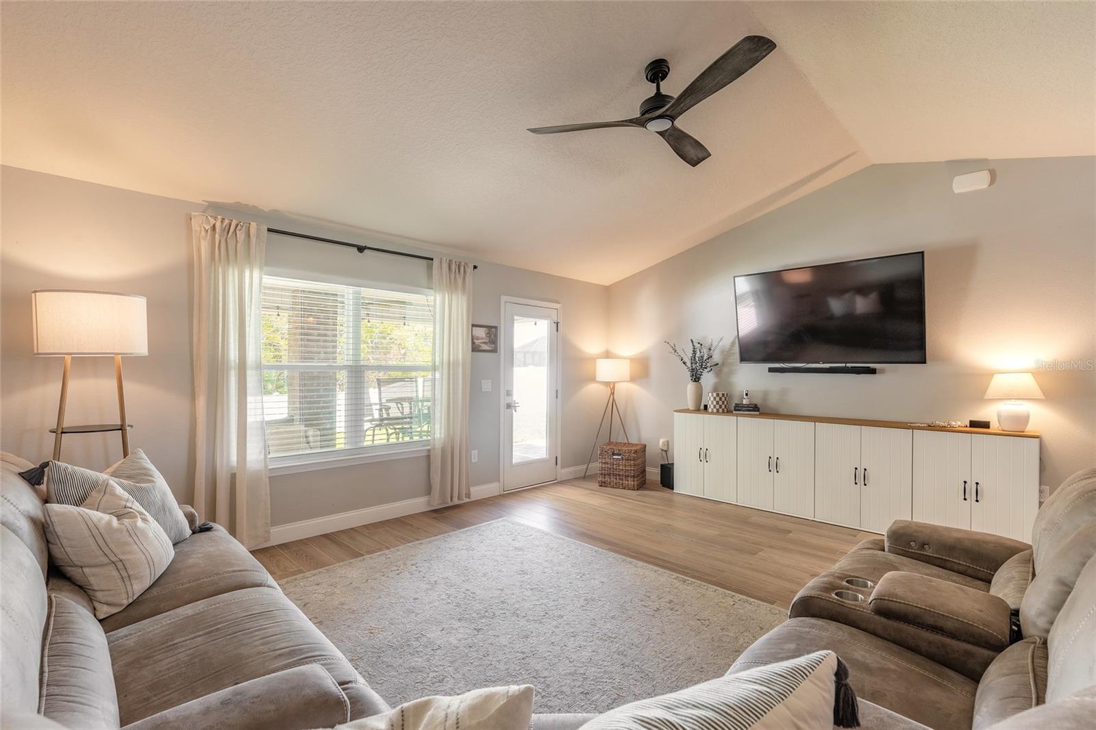 EAGLE LAKES PH 1 SEC 1 - Residential