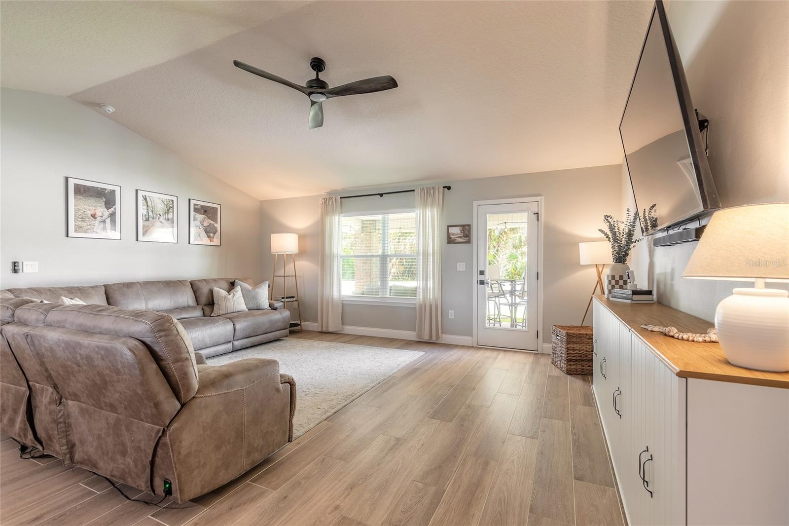 EAGLE LAKES PH 1 SEC 1 - Residential