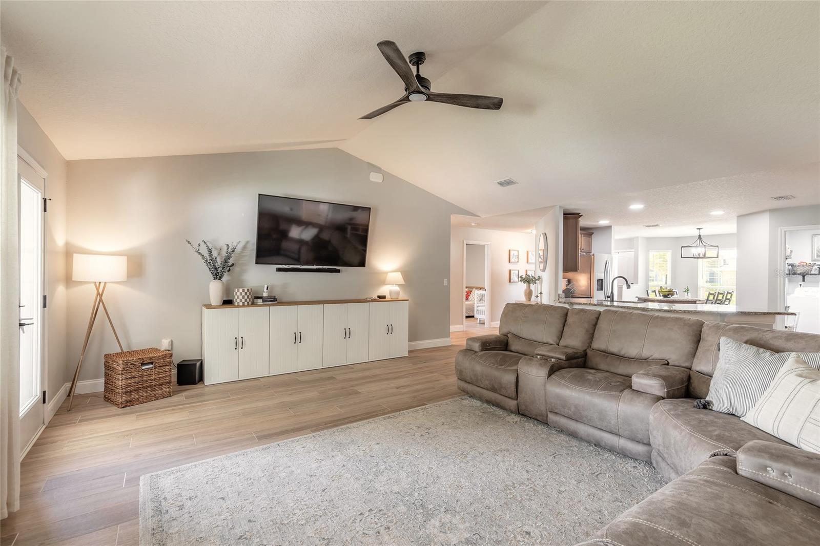 EAGLE LAKES PH 1 SEC 1 - Residential