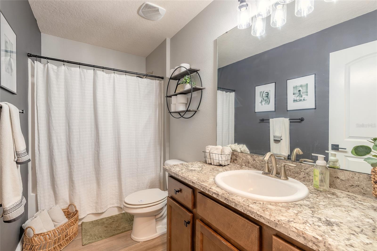 EAGLE LAKES PH 1 SEC 1 - Residential