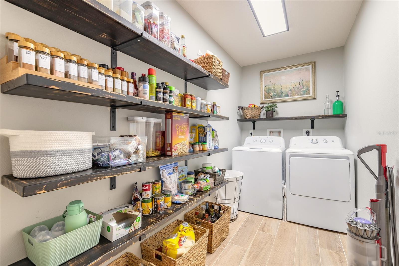 EAGLE LAKES PH 1 SEC 1 - Residential