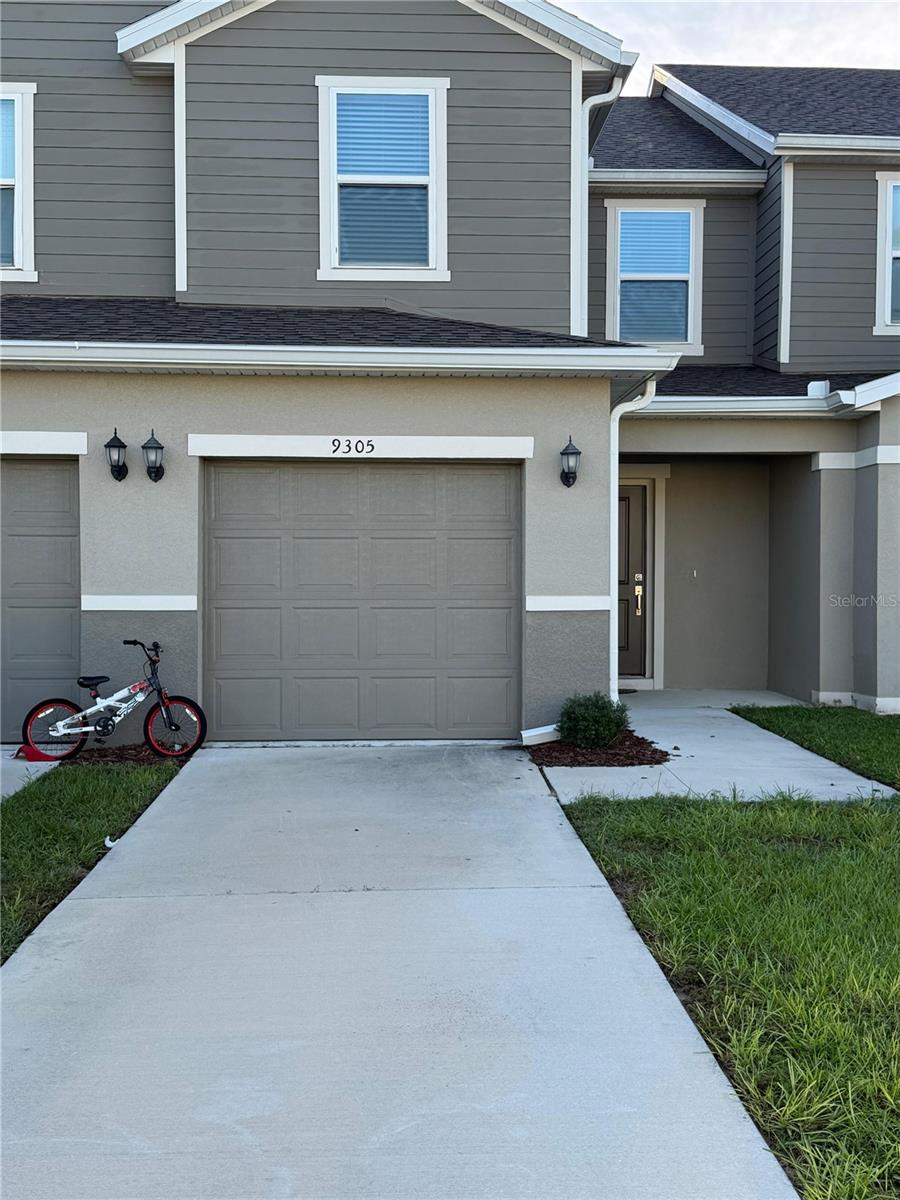 Photo of 9305 Westside Hills Drive, Davenport, FL 33896 (MLS # S5157052)