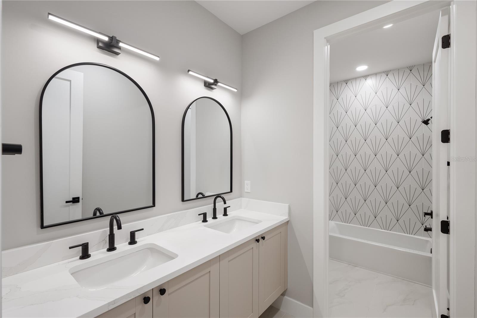 COLONIAL GROVE ESTATES - Residential