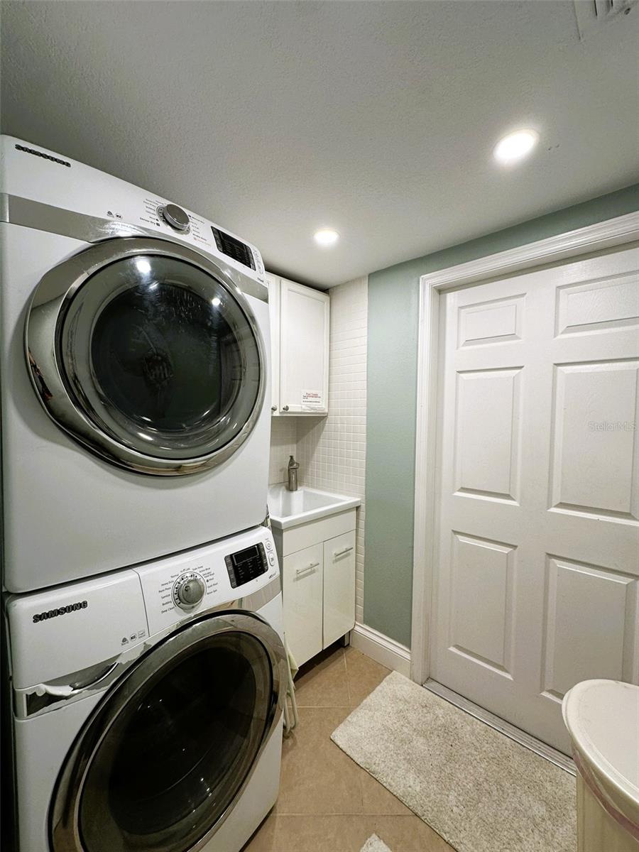 ROLLING HILLS ESTATES UNIT 2 AT FORMOSA GARDENS - Residential