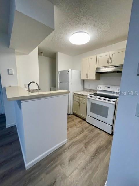Photo of 315 Lakepointe Drive #302, Altamonte Springs, FL 32701 (MLS # O6439159)