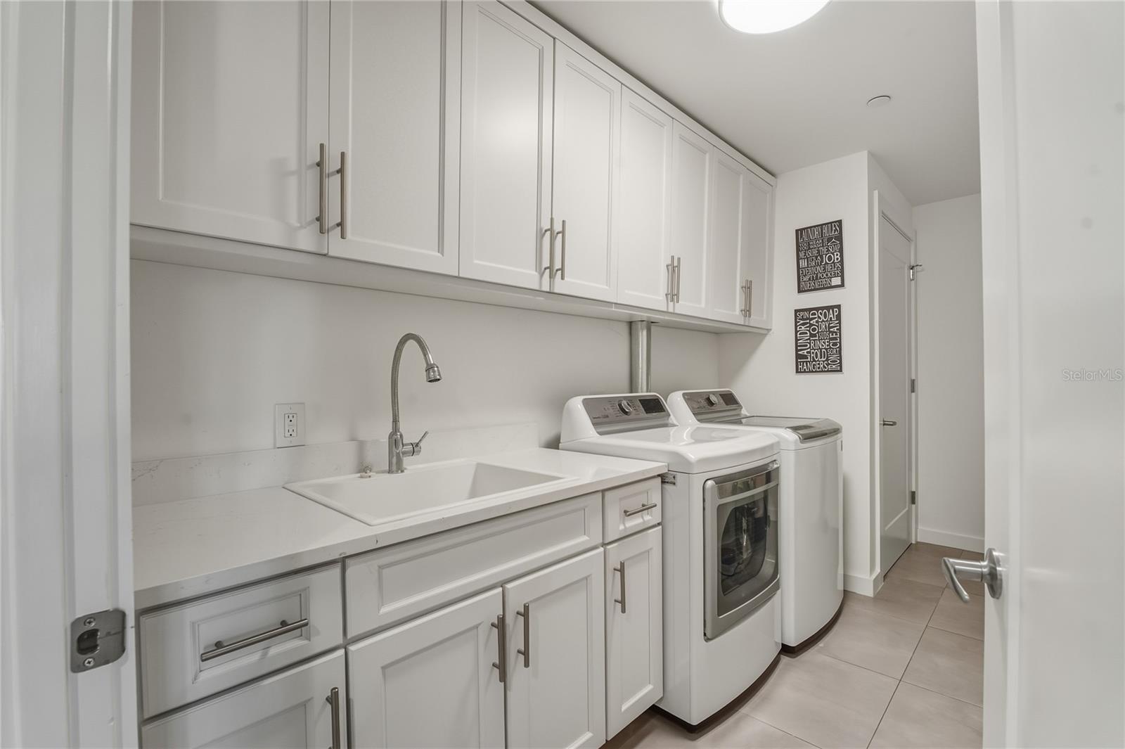 MARINA BAY 880 CONDO - Residential