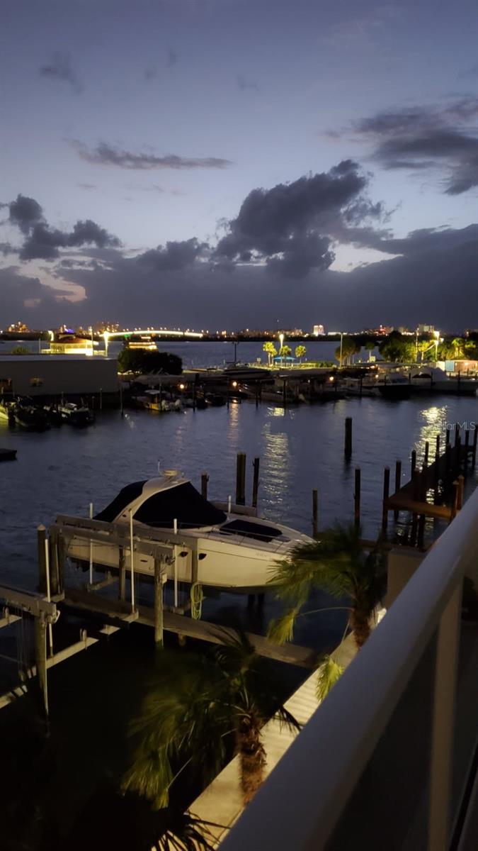 MARINA BAY 880 CONDO - Residential