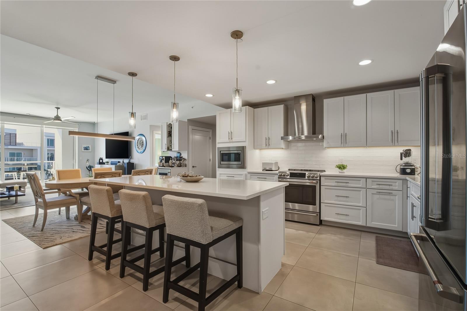 MARINA BAY 880 CONDO - Residential