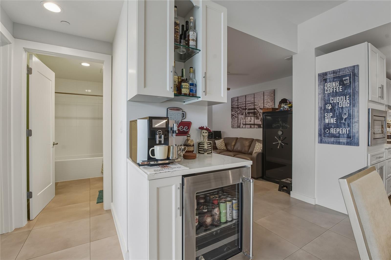 MARINA BAY 880 CONDO - Residential