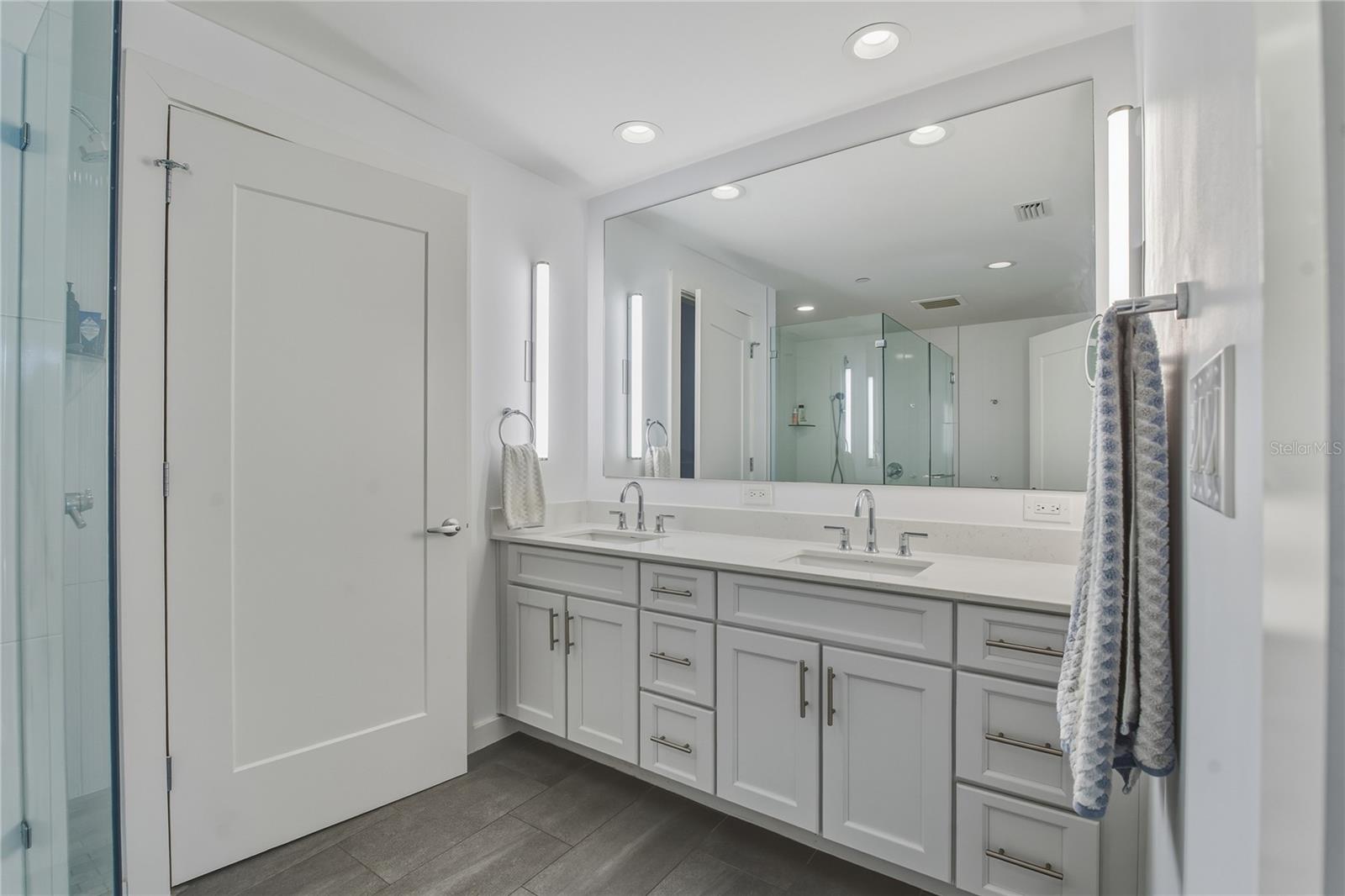 MARINA BAY 880 CONDO - Residential