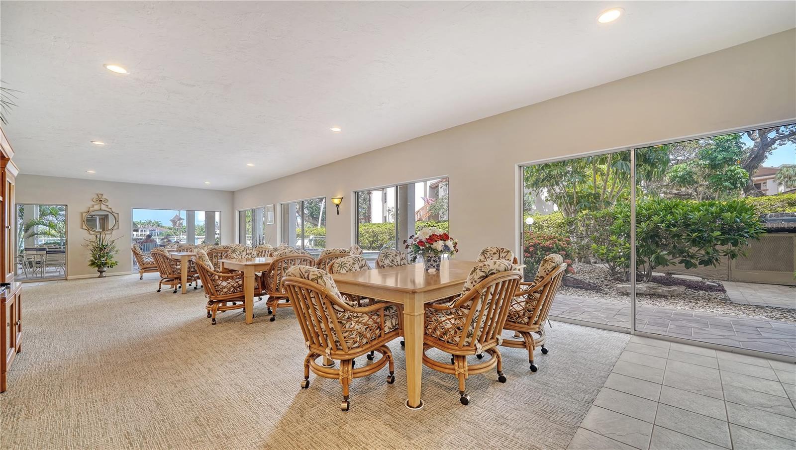 SIESTA HARBOR III - Residential