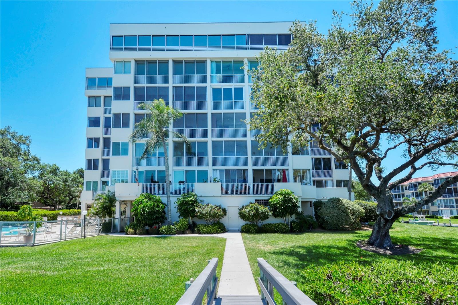 SIESTA HARBOR III - Residential