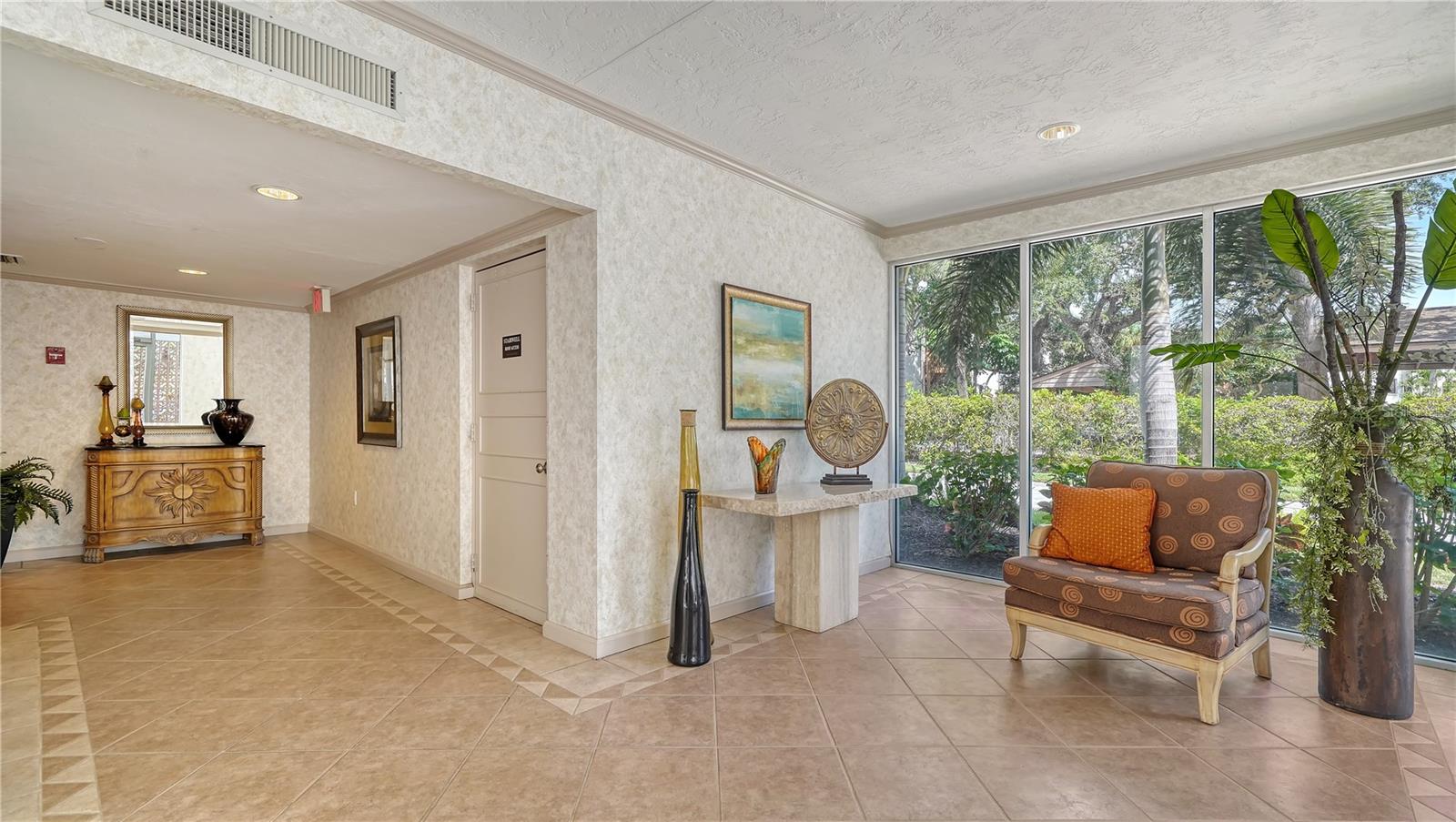 SIESTA HARBOR III - Residential