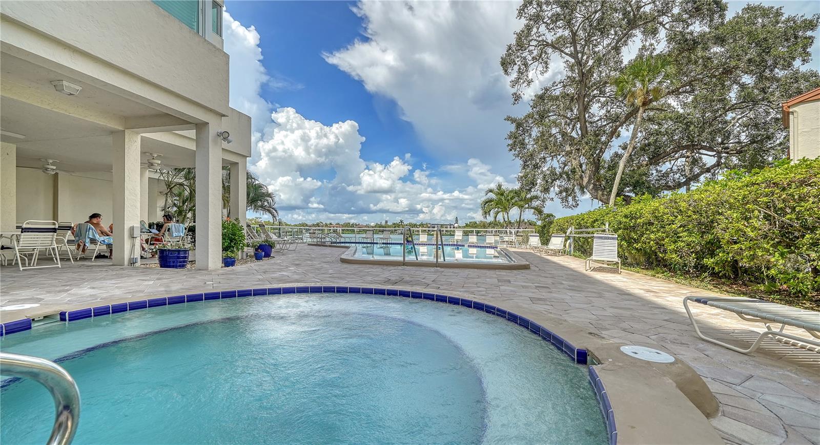 SIESTA HARBOR III - Residential