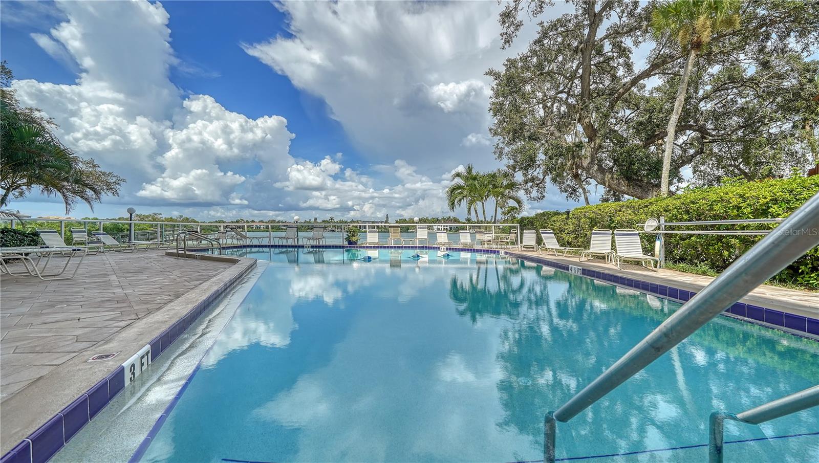 SIESTA HARBOR III - Residential