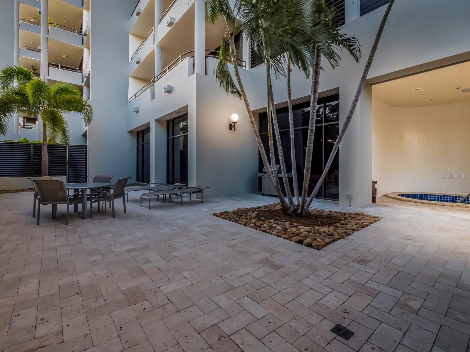 BAY PLAZA - Residential