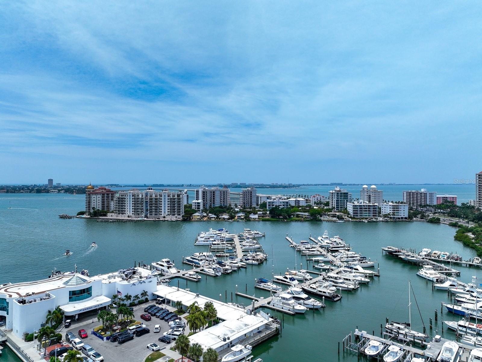 BAY PLAZA - Residential