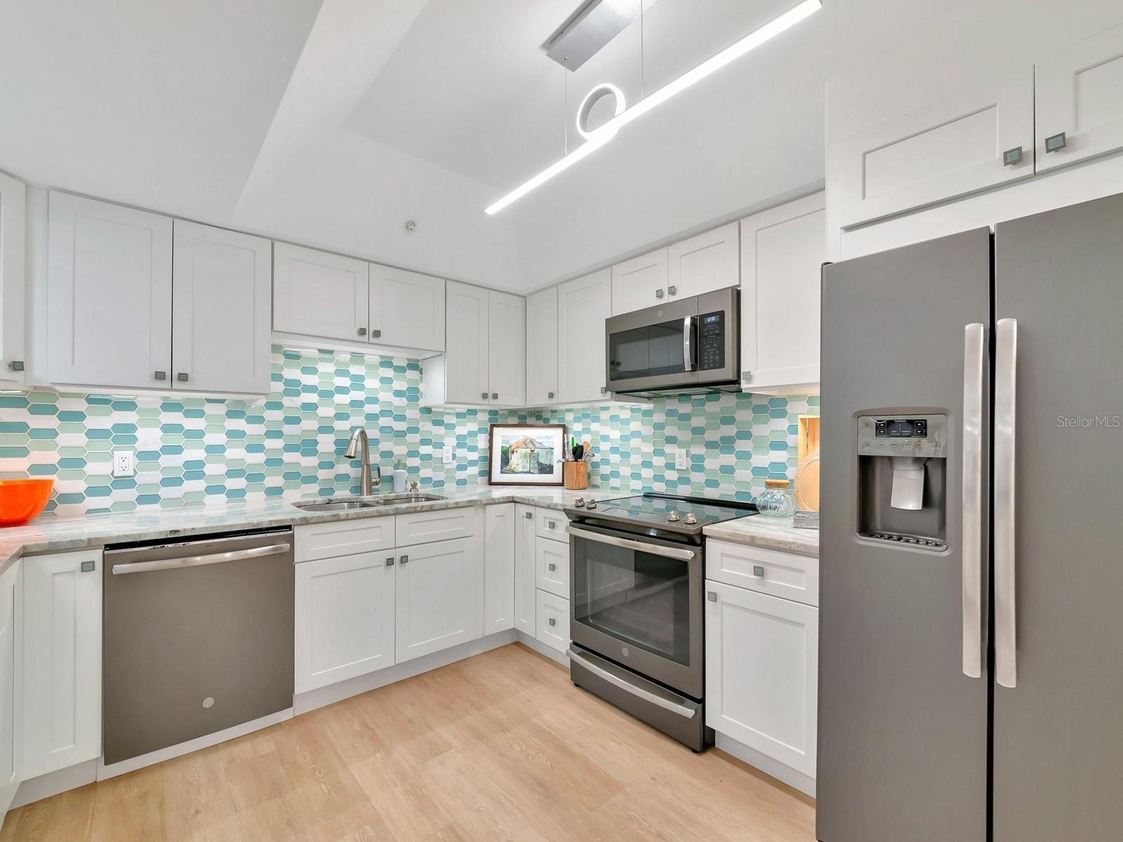 BAY PLAZA - Residential