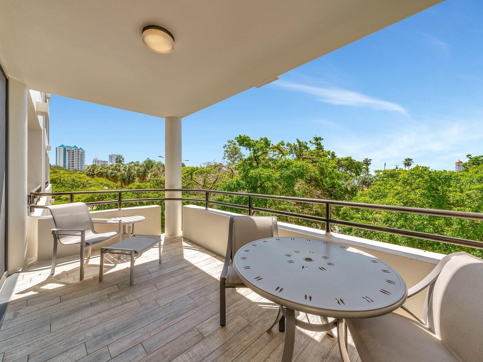 BAY PLAZA - Residential