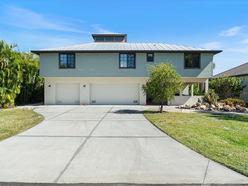 Photo of 33 Tee View Place, Rotonda West, FL 33947 (MLS # C7517498)