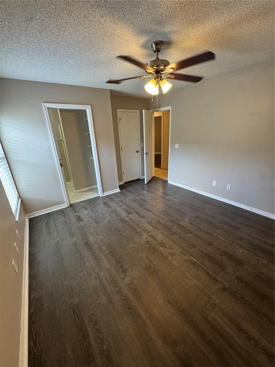 CHARLESTON SQUARE - Residential