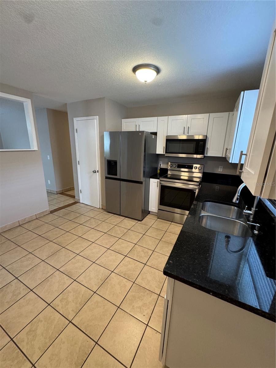 CHARLESTON SQUARE - Residential
