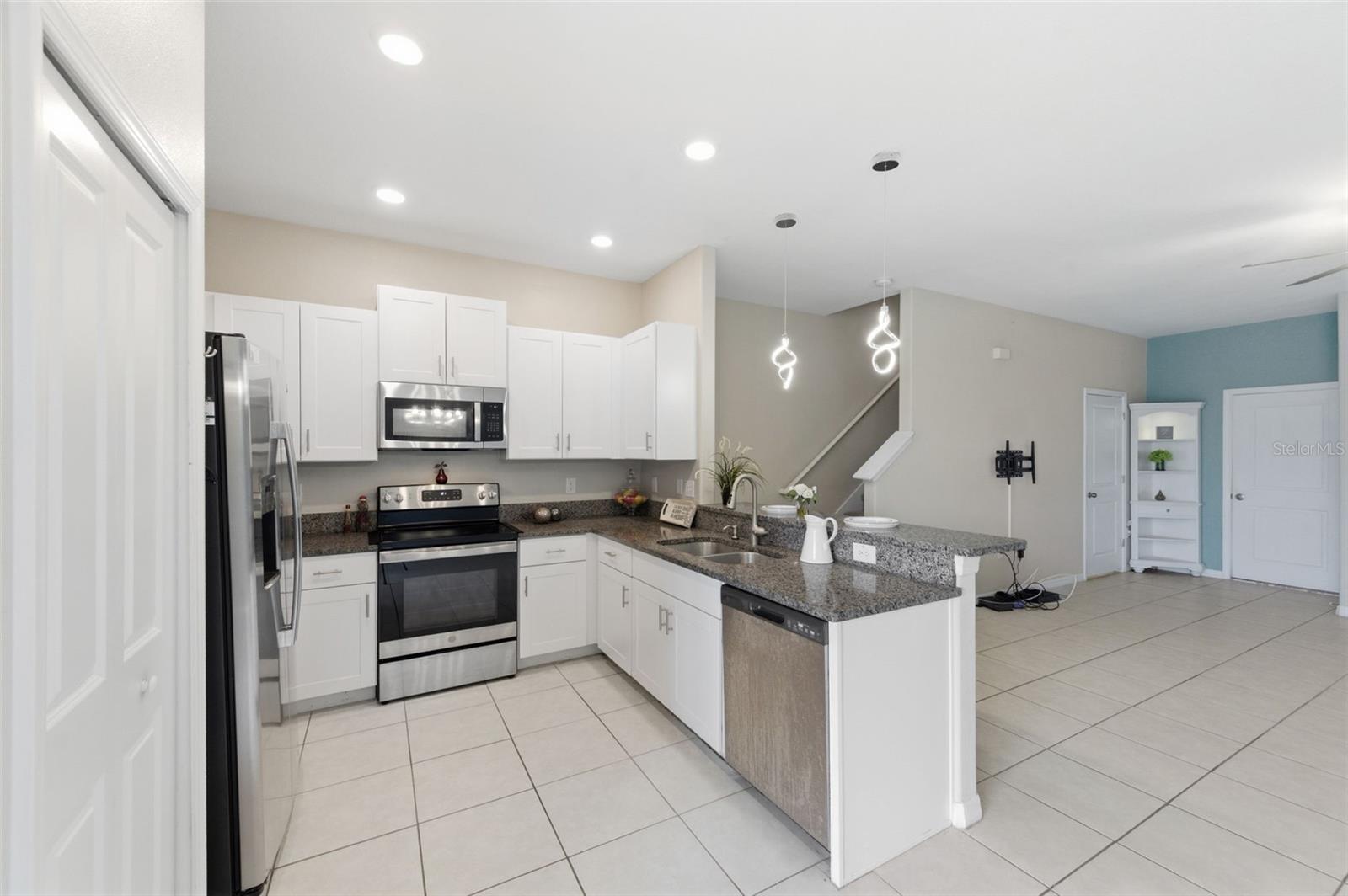 VENTANA TOWNHOMES AT WATERS EDGE - Residential