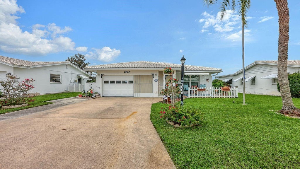 Photo of 3802 Chinaberry Road, Bradenton, FL 34208 (MLS # A4707918)