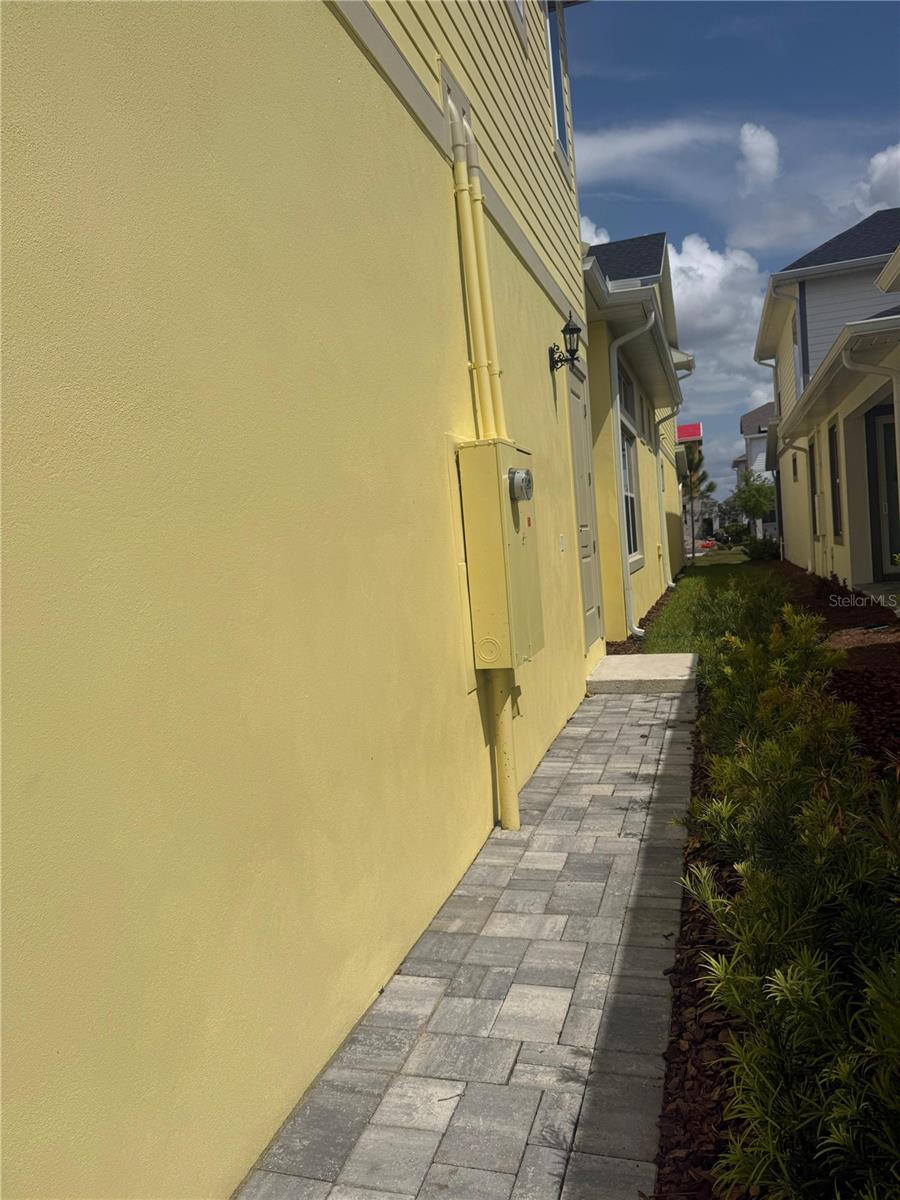 LAUREATE PARK - Residential Lease