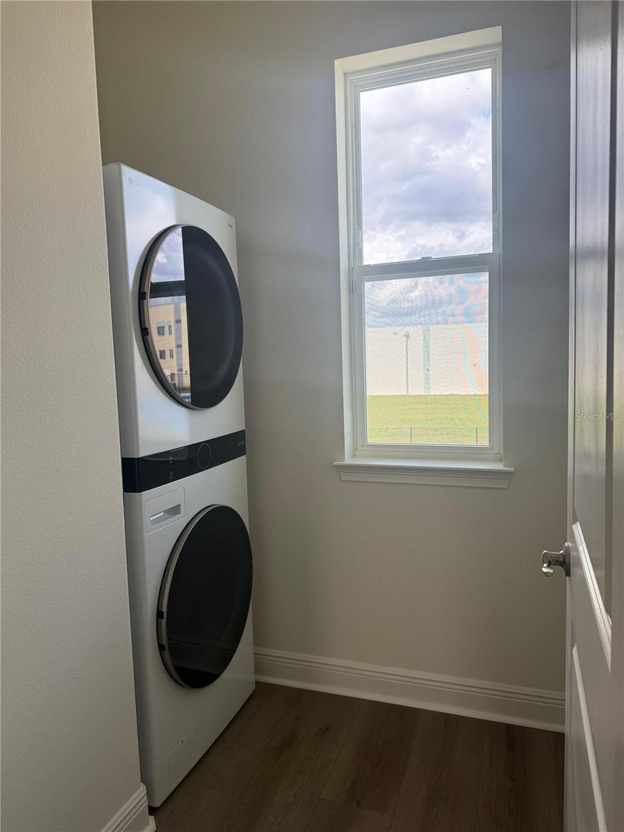 LAUREATE PARK - Residential Lease