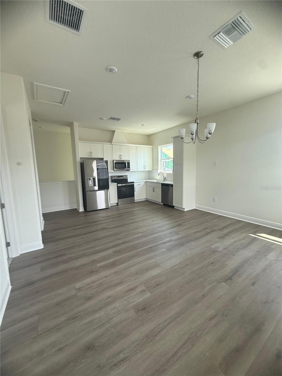 LAUREATE PARK - Residential Lease