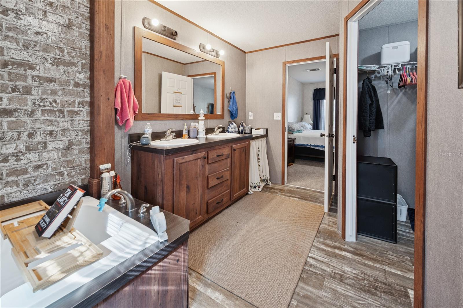 SUWANNEE RIV SPGS 01/MANAT - Residential