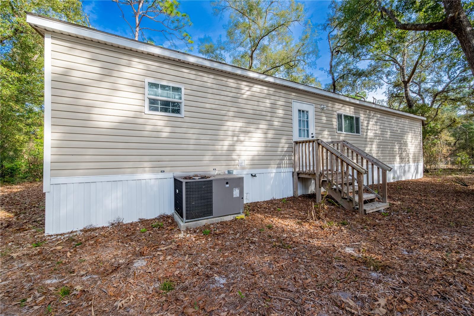 SUWANNEE RIV SPGS 01/MANAT - Residential