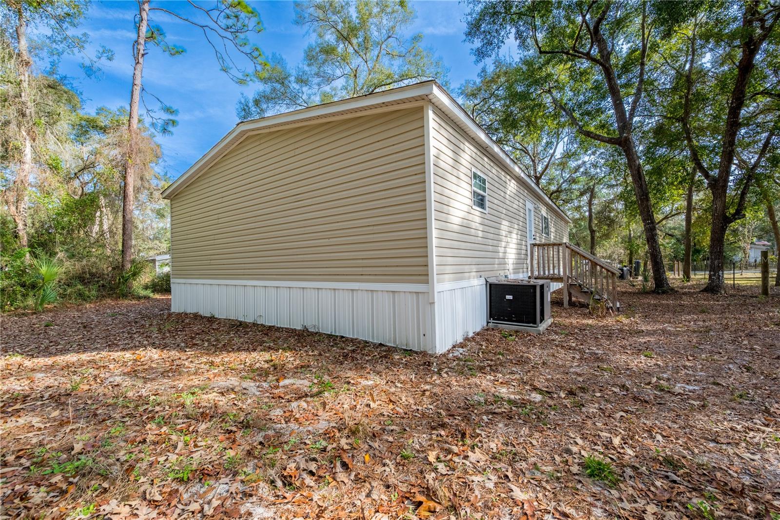 SUWANNEE RIV SPGS 01/MANAT - Residential