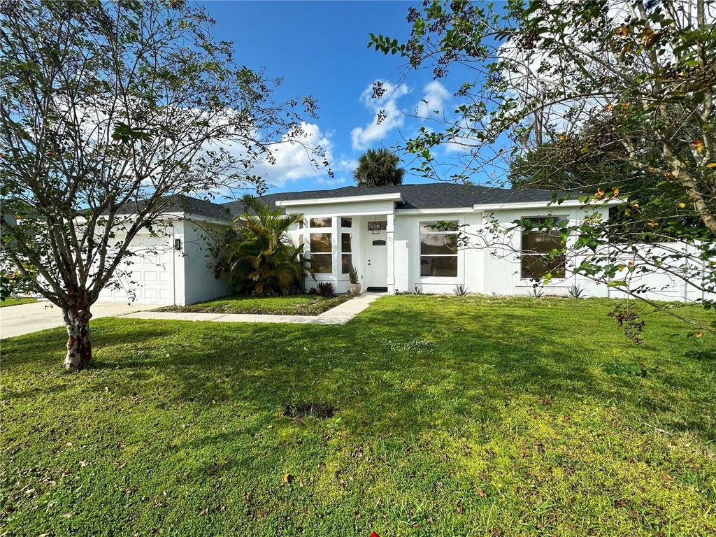 Photo of 700 Castillo Place, Saint Cloud, FL 34769 (MLS # S5136348)