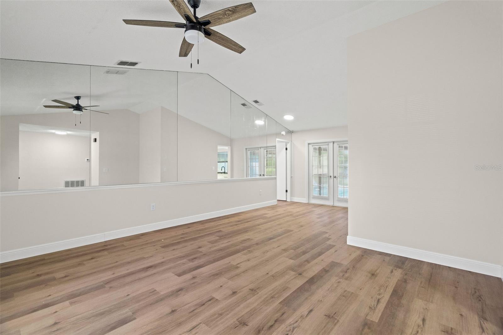 REGENCY PARK - Residential