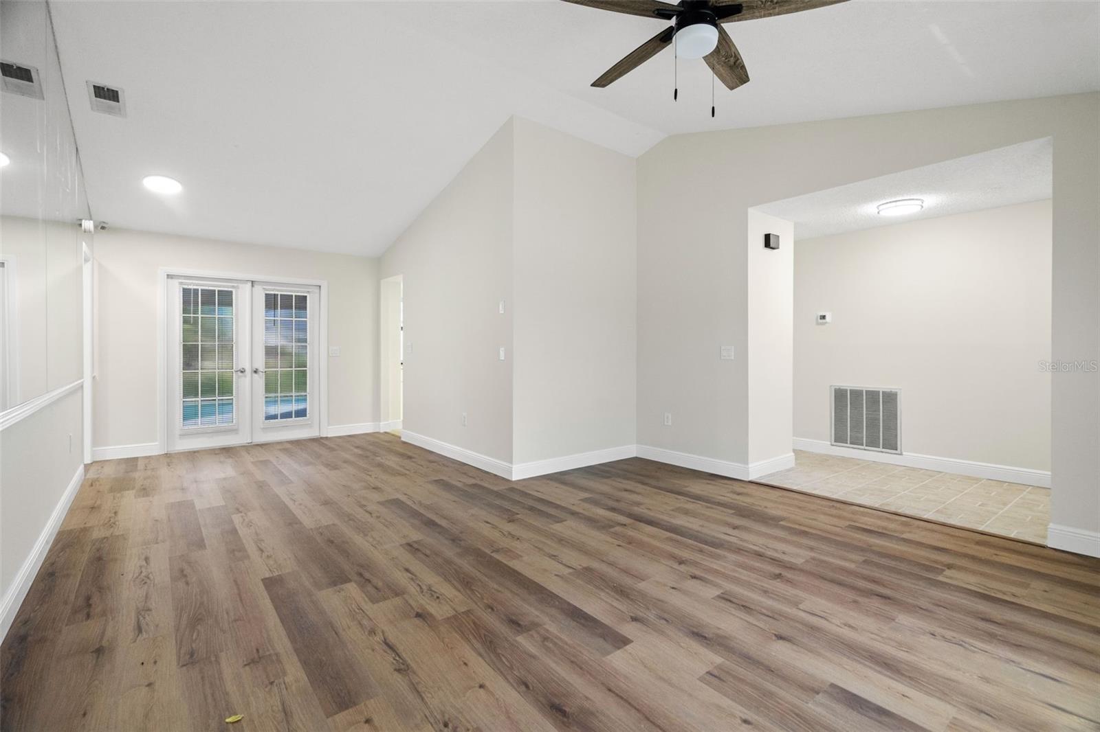 REGENCY PARK - Residential