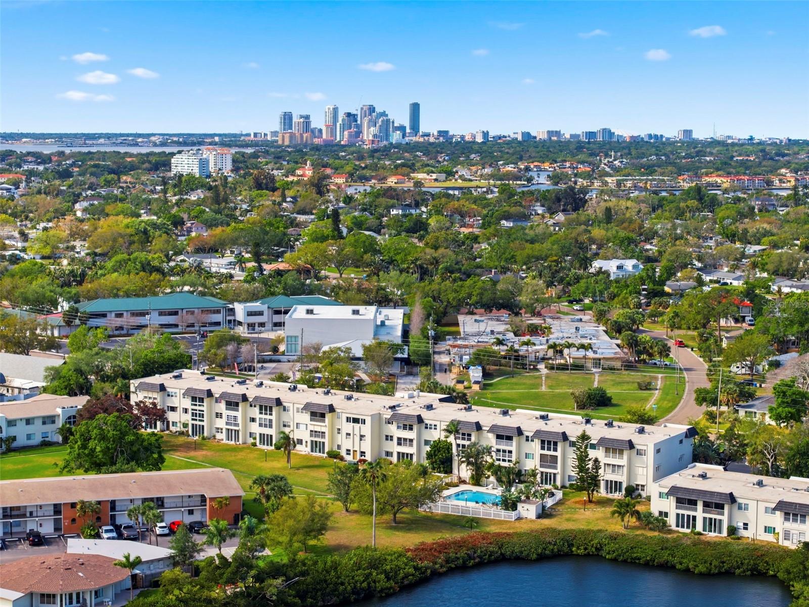LAKE OVERLOOK APTS - Residential